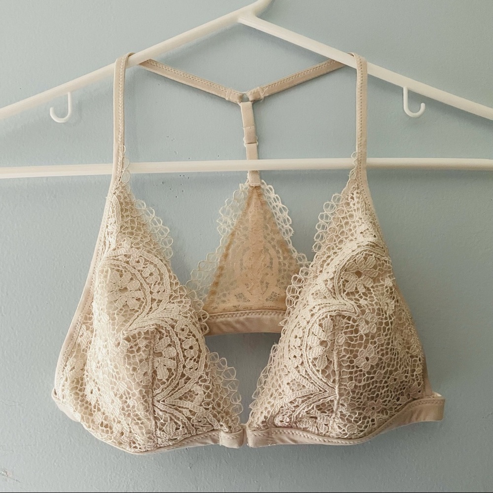 Victoria’s Secret Front-Closure Lace Bralette